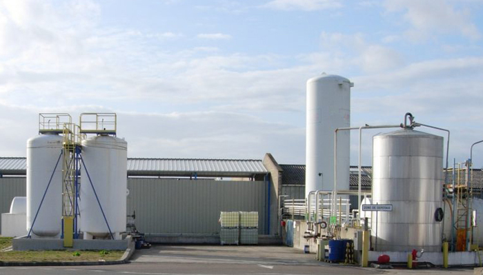 liquid nitrogen storage tank