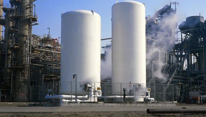 Cleaning and storage of liquid nitrogen tank
