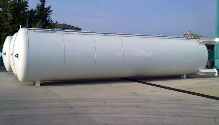 vertical liquid oxygen storage tanks