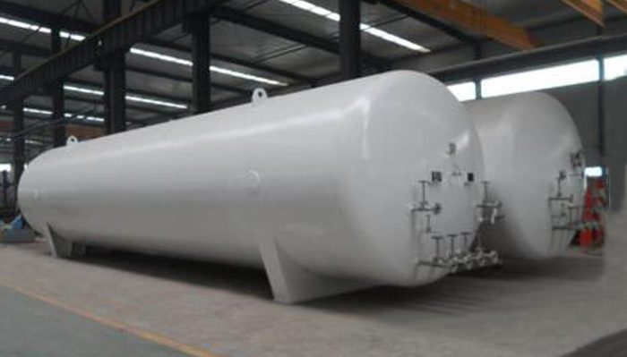 Insulation of cryogenic storage tank