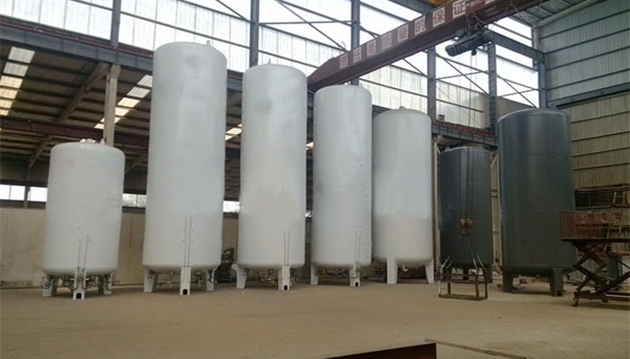 Preservation and cleaning of ln2 storage tank