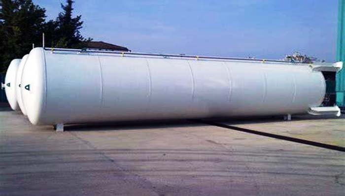 Vacuum of cryogenic storage tank