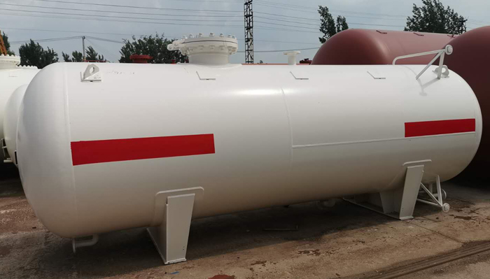 Liquefied gas storage tank