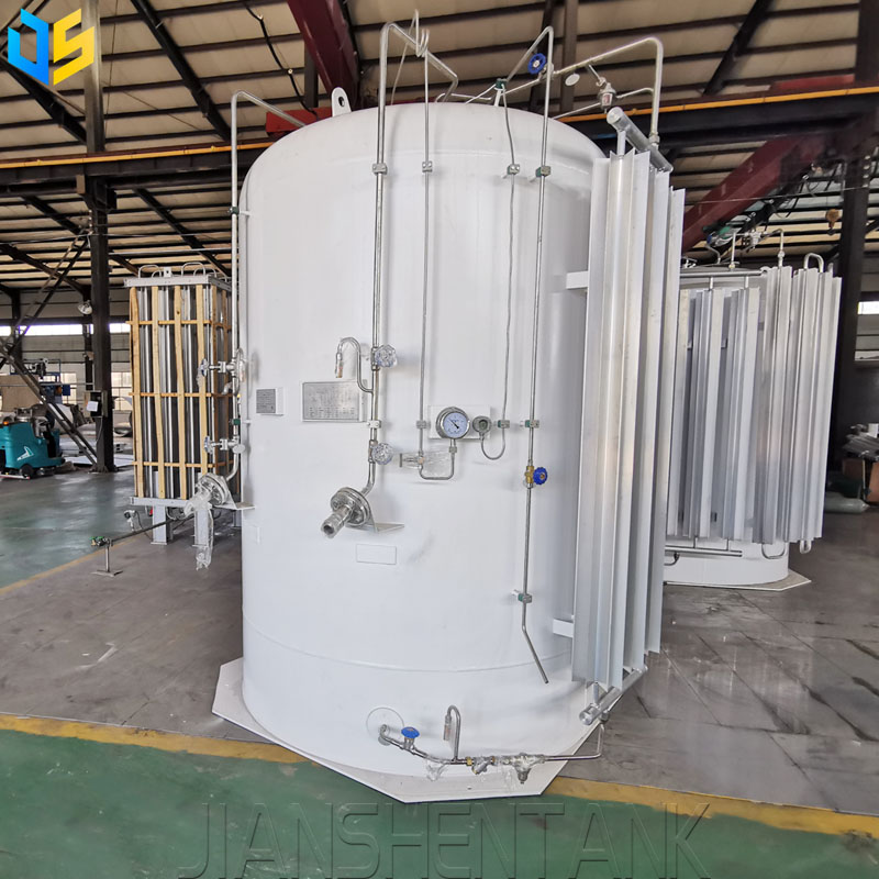 Quick and easy cooling low temperature storage tank