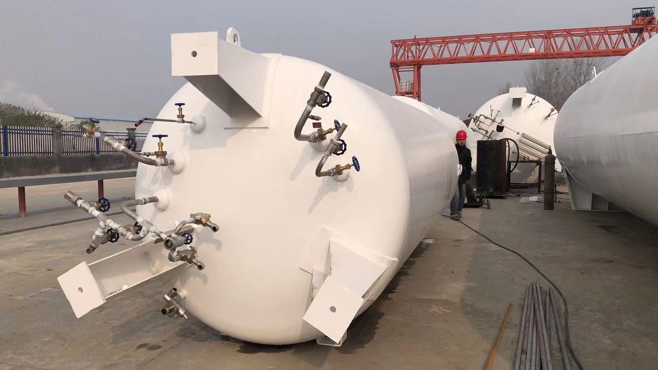 cryogenic CO2 tank