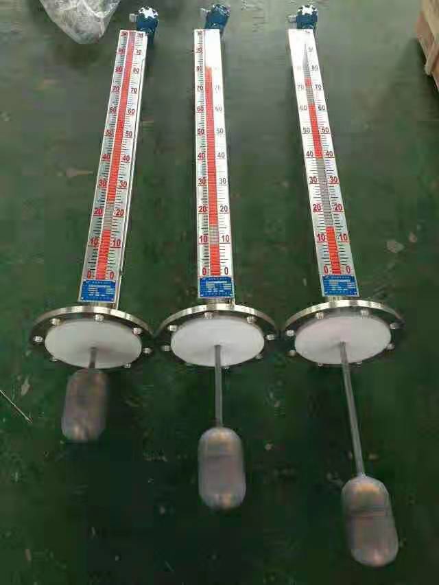 Magnetic flap level gauge