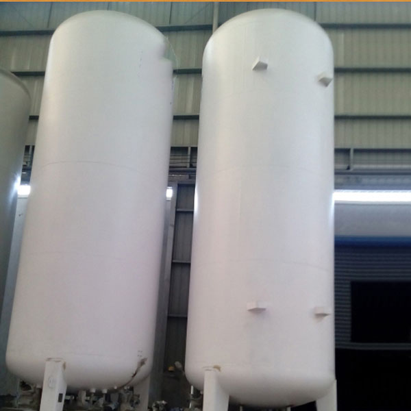 Vertical LNG tank