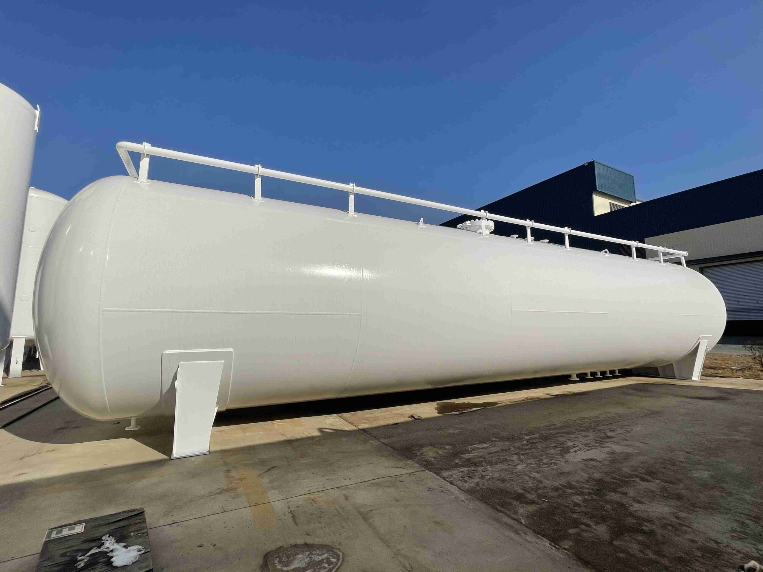 Precautions related to liquefied gas storage tanks