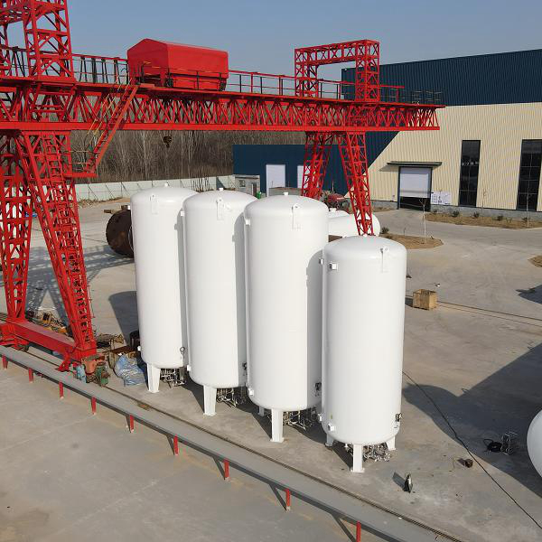 Vacuum insulated CO2 Storage Tanks