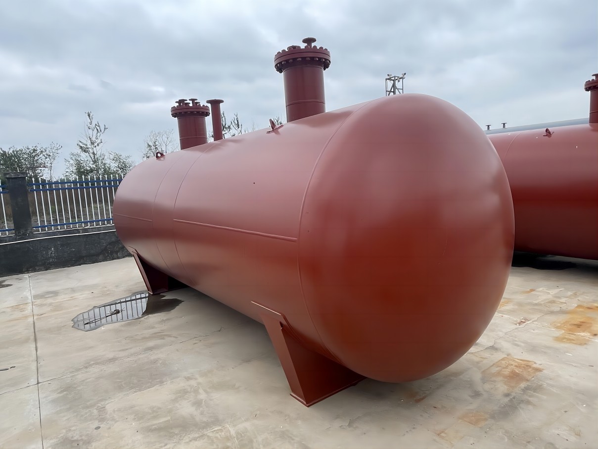 Sand blasting and derusting process of liquefied petroleum gas storage tank