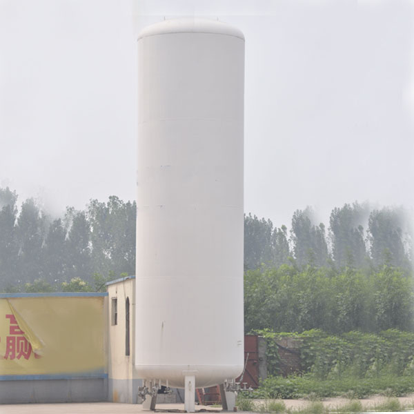 LCO2 storage tanks in China