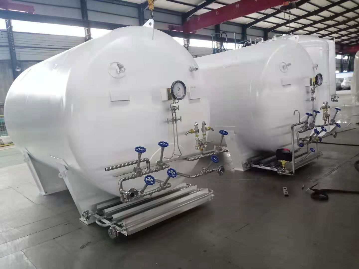Description of oxygen, nitrogen and argon cryogenic storage tanks