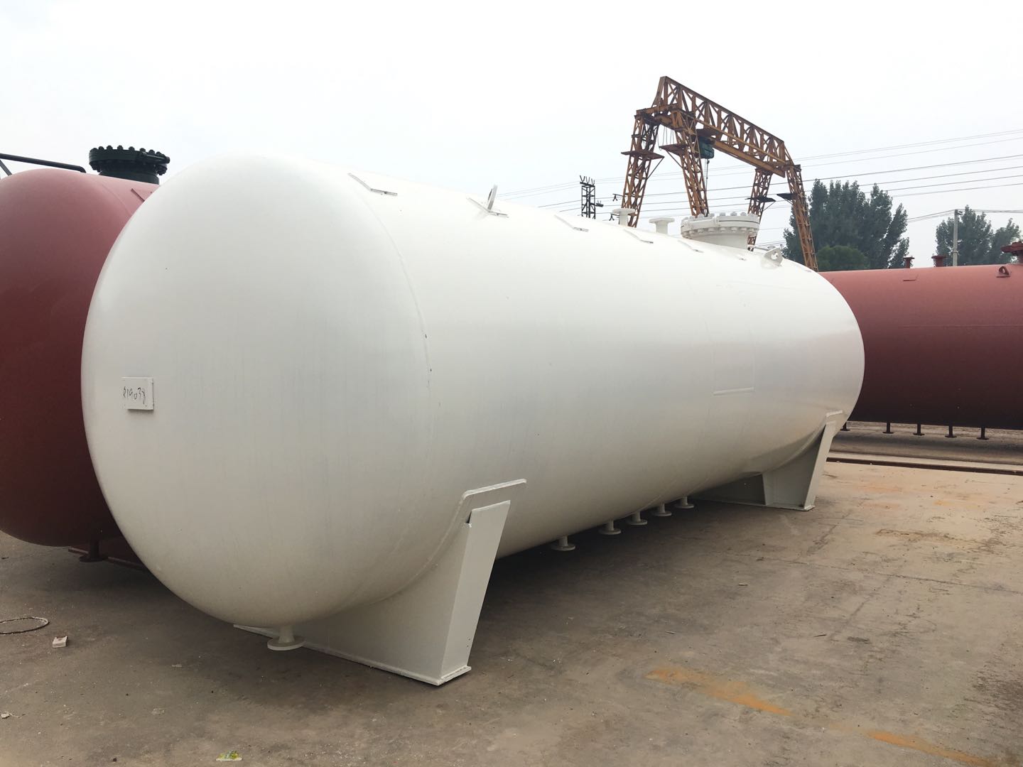 Liquefied gas storage tank inspection