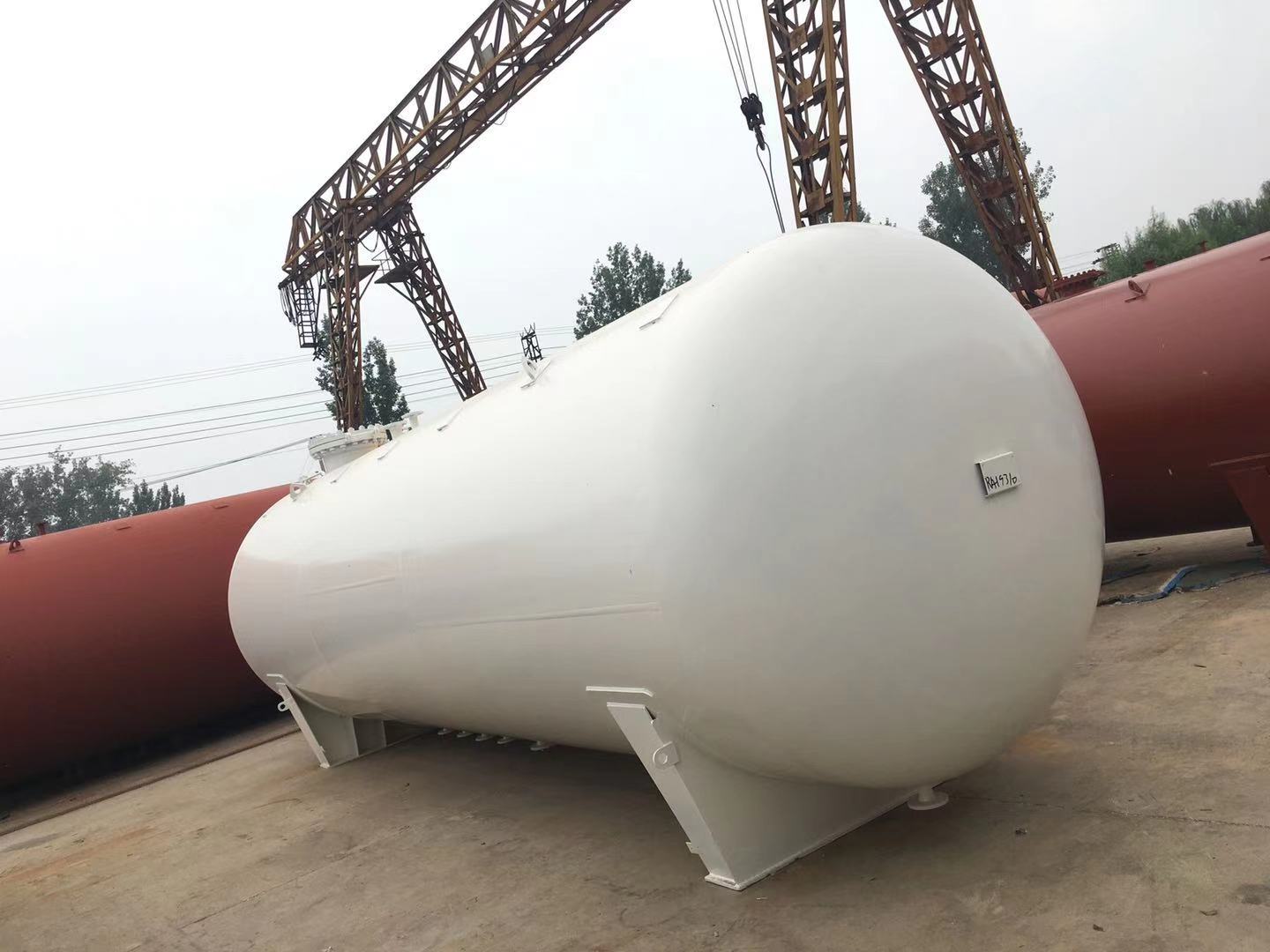 Safety measures for replacement of liquefied gas storage tanks