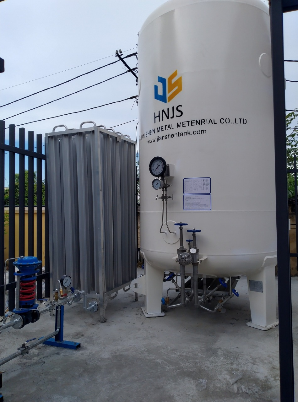 Description of cryogenic liquid carbon dioxide storage tanks