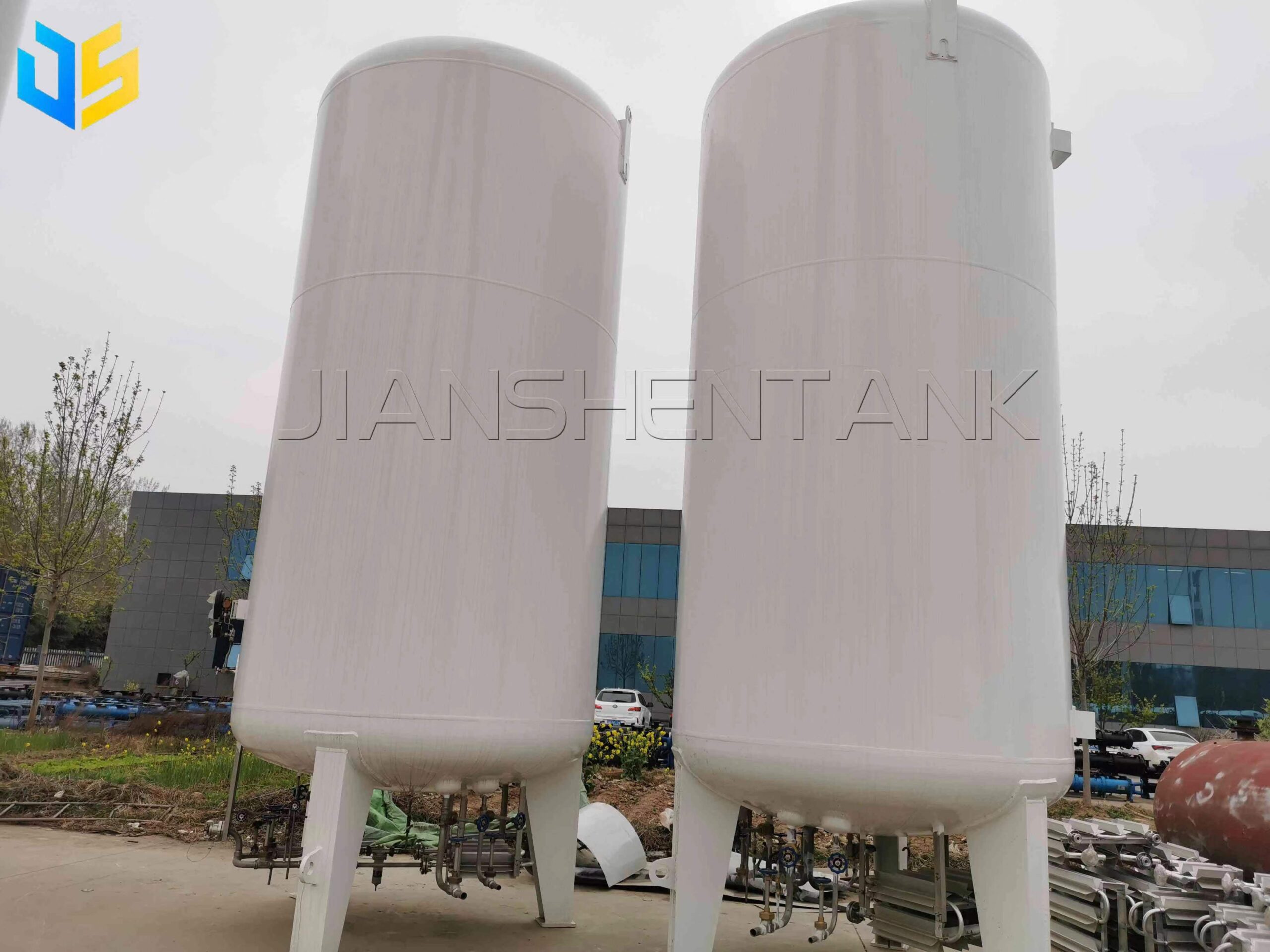The role of perlite in cryogenic liquid nitrogen storage tanks