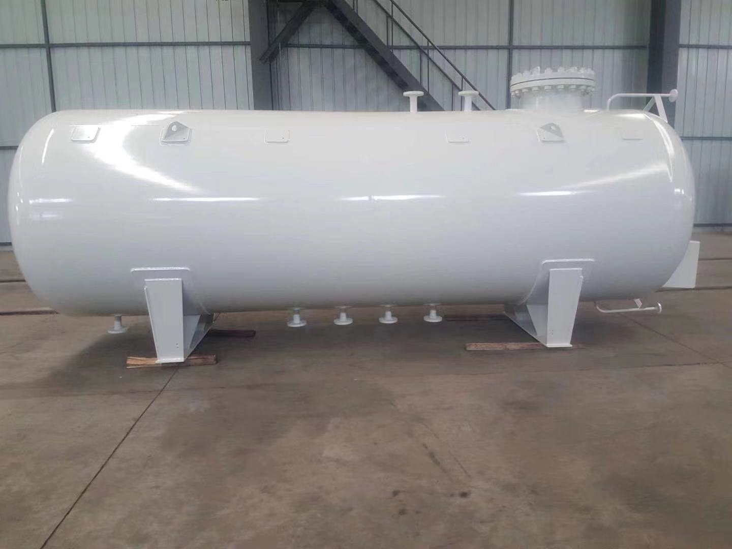 Strict quality inspection of LPG storage tanks (liquefied petroleum gas storage tanks)