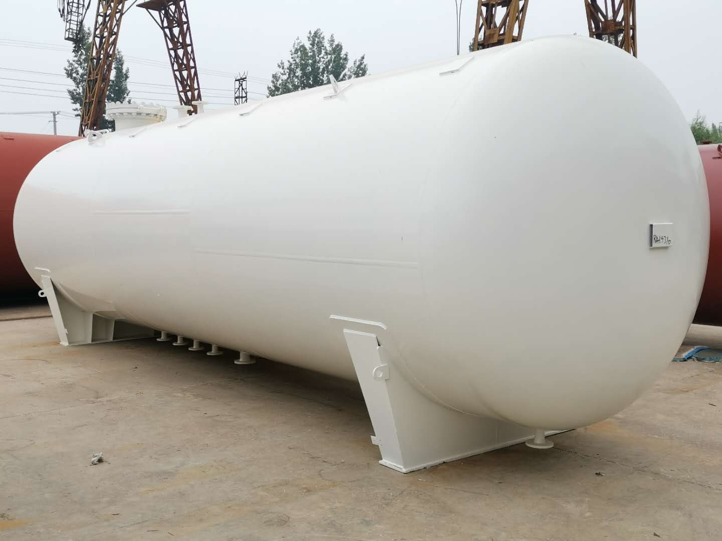 Liquefied petroleum gas storage tanks are commonly used equipment for containing