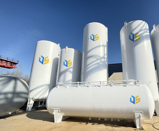 Cryogenic liquid storage tank