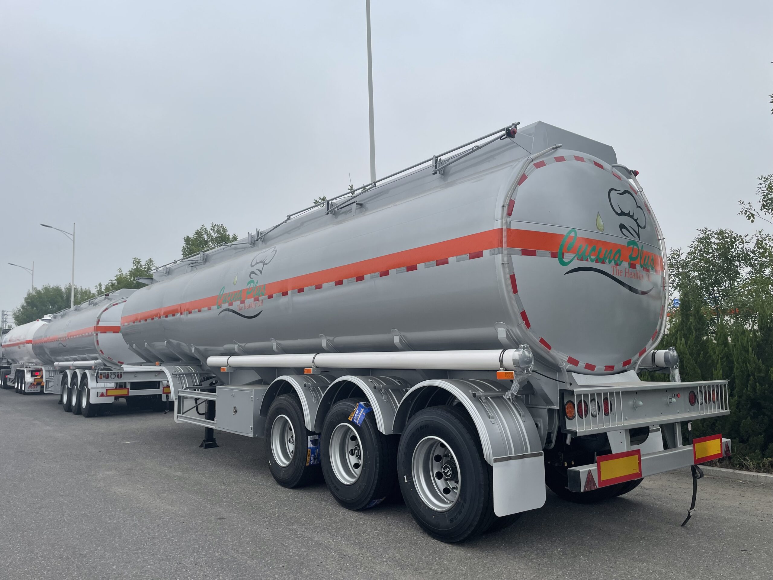 Aluminum fuel transport semi-trailer, 3 axles