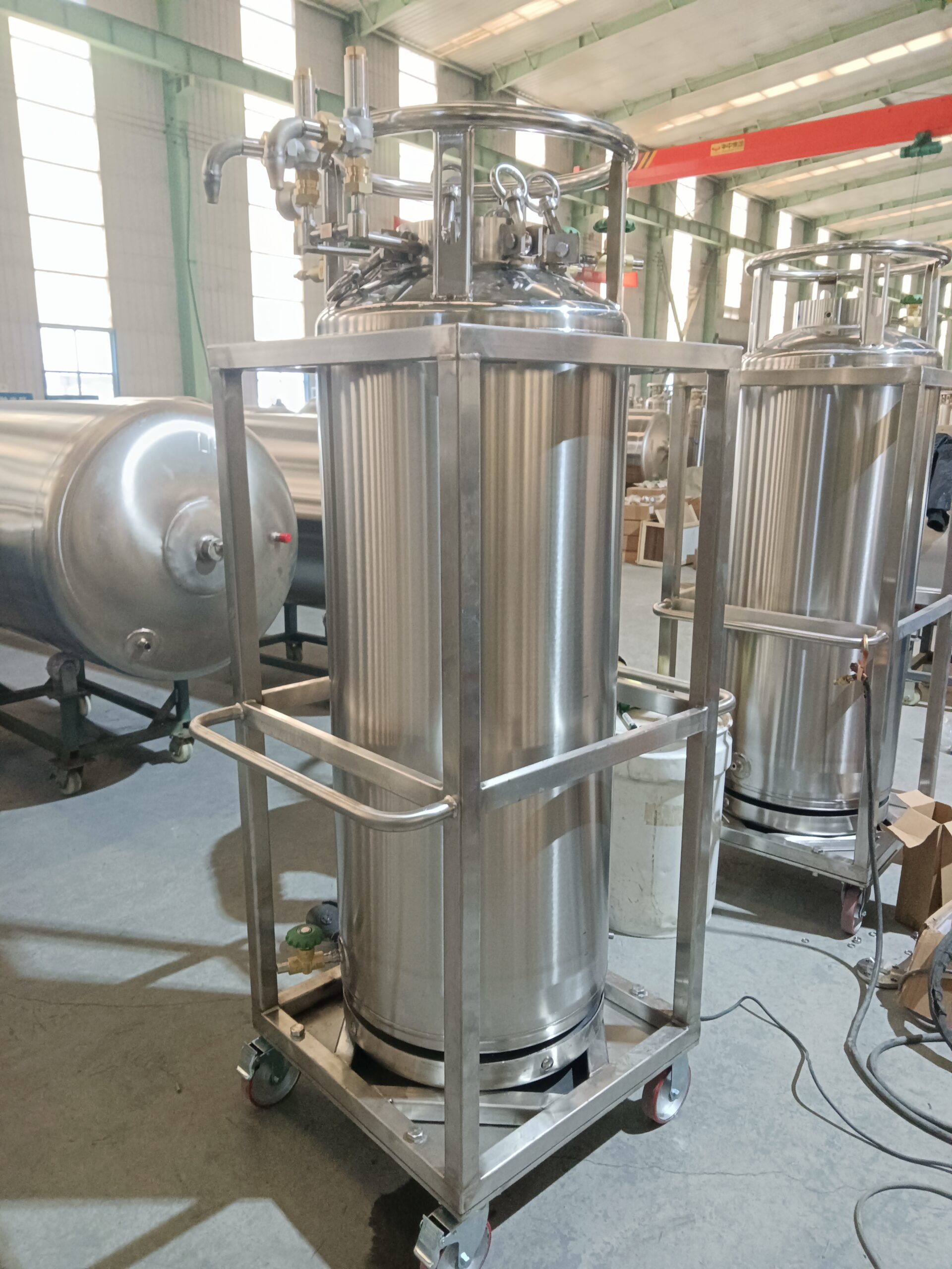 liquid nitrogen dewar tank