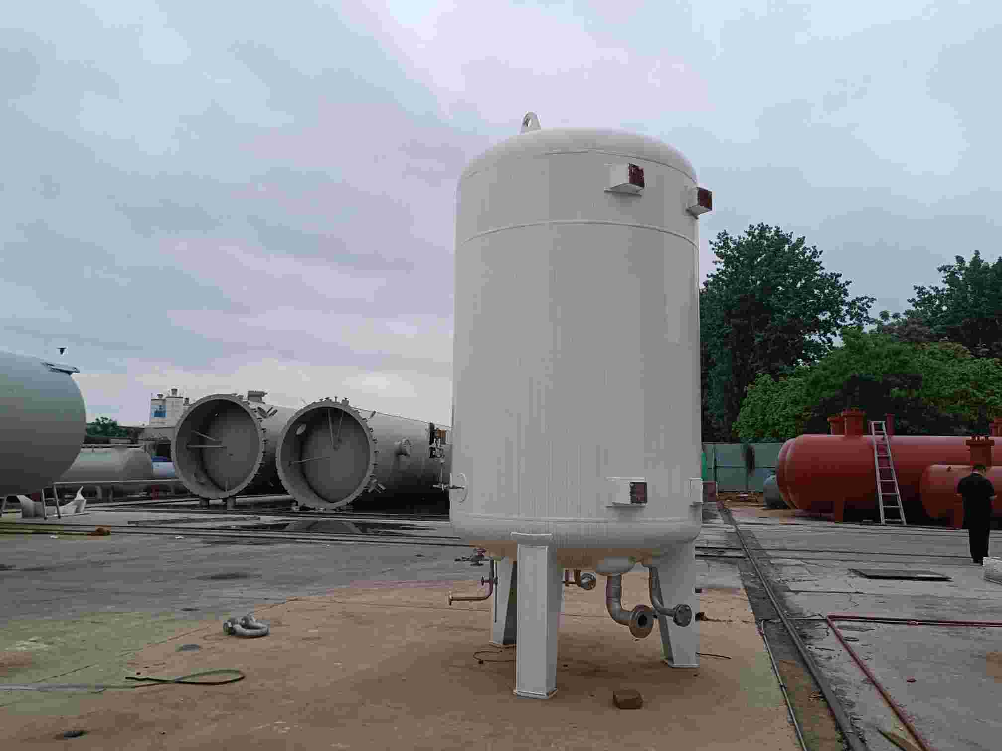 How to operate liquid nitrogen storage tank