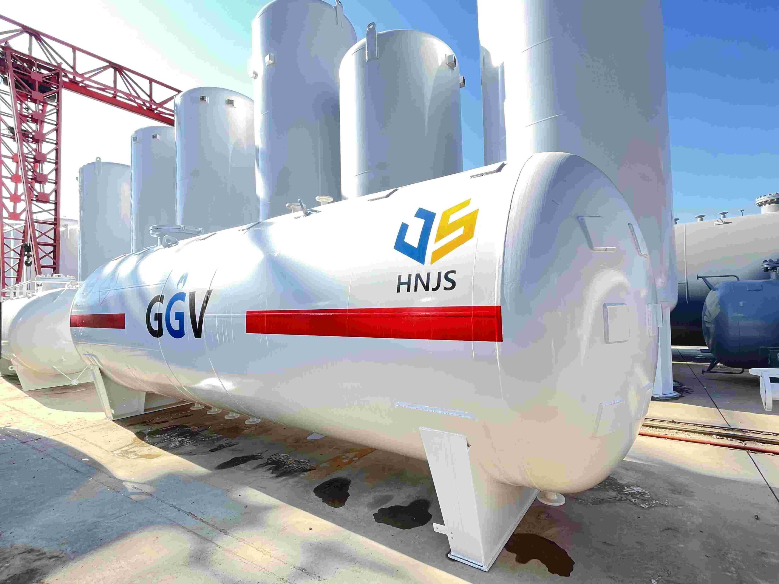 Non-destructive testing of liquefied gas storage tanks