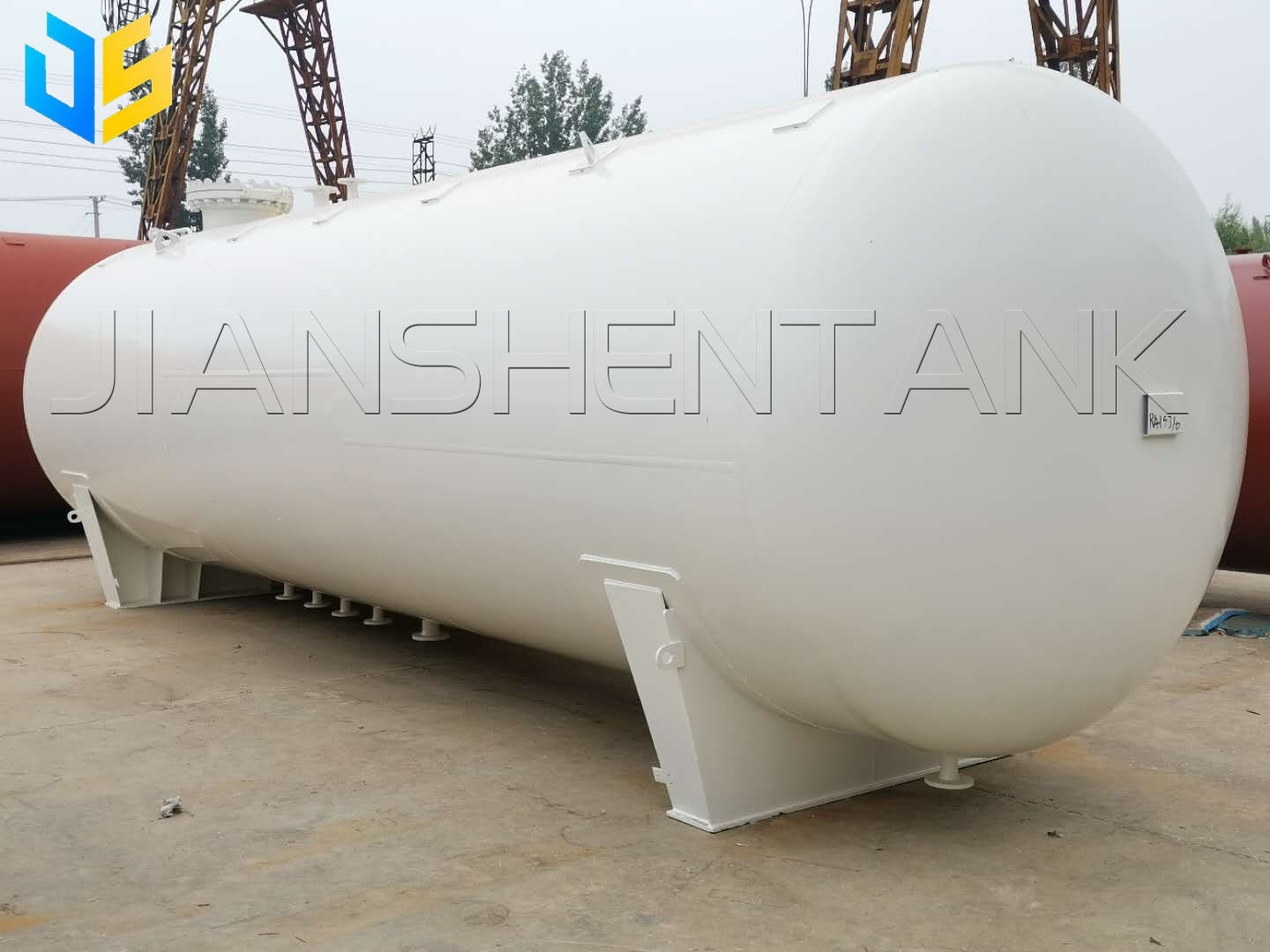 Liquefied petroleum gas (LPG) storage tanks are widely used in various scenarios
