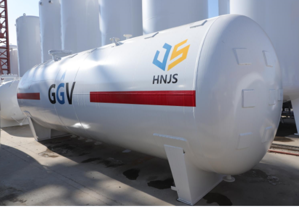 Liquefied petroleum gas storage tank equipment