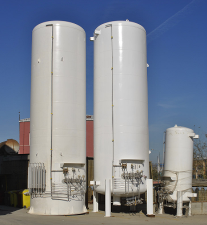 The distinction between a liquid oxygen storage tank and a carbon dioxide storage tank