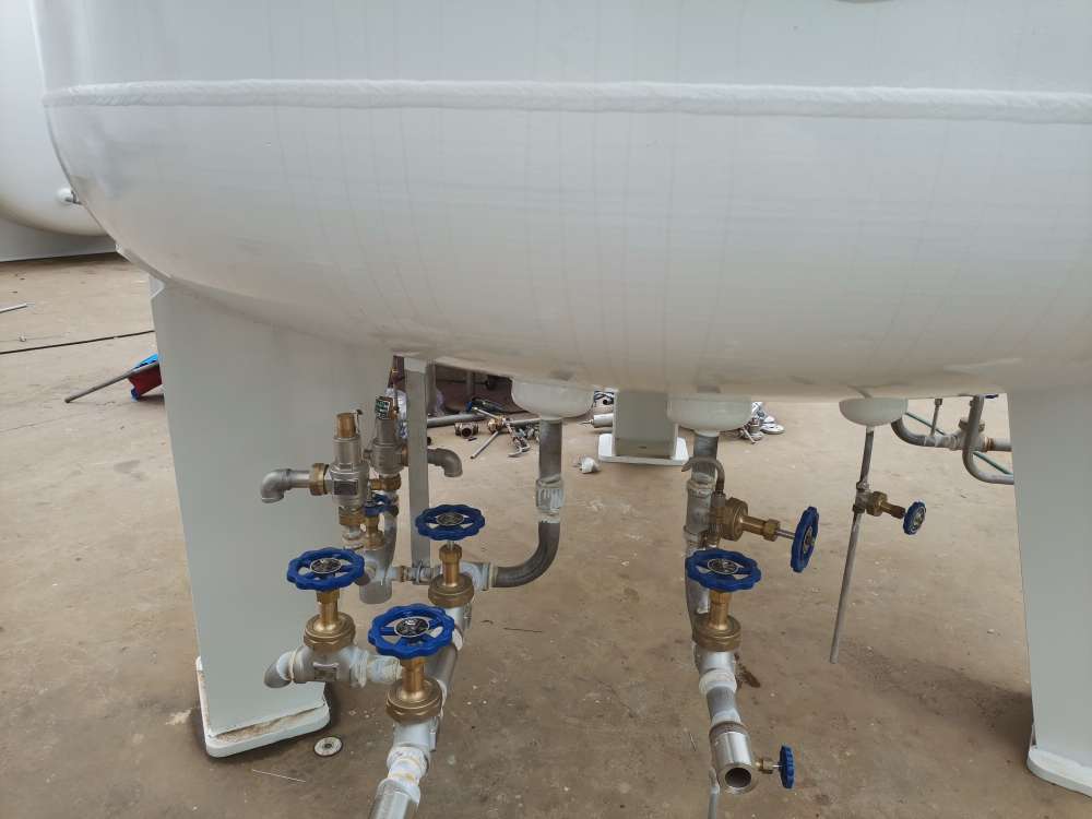 Installation of safety valve of liquid oxygen storage tank