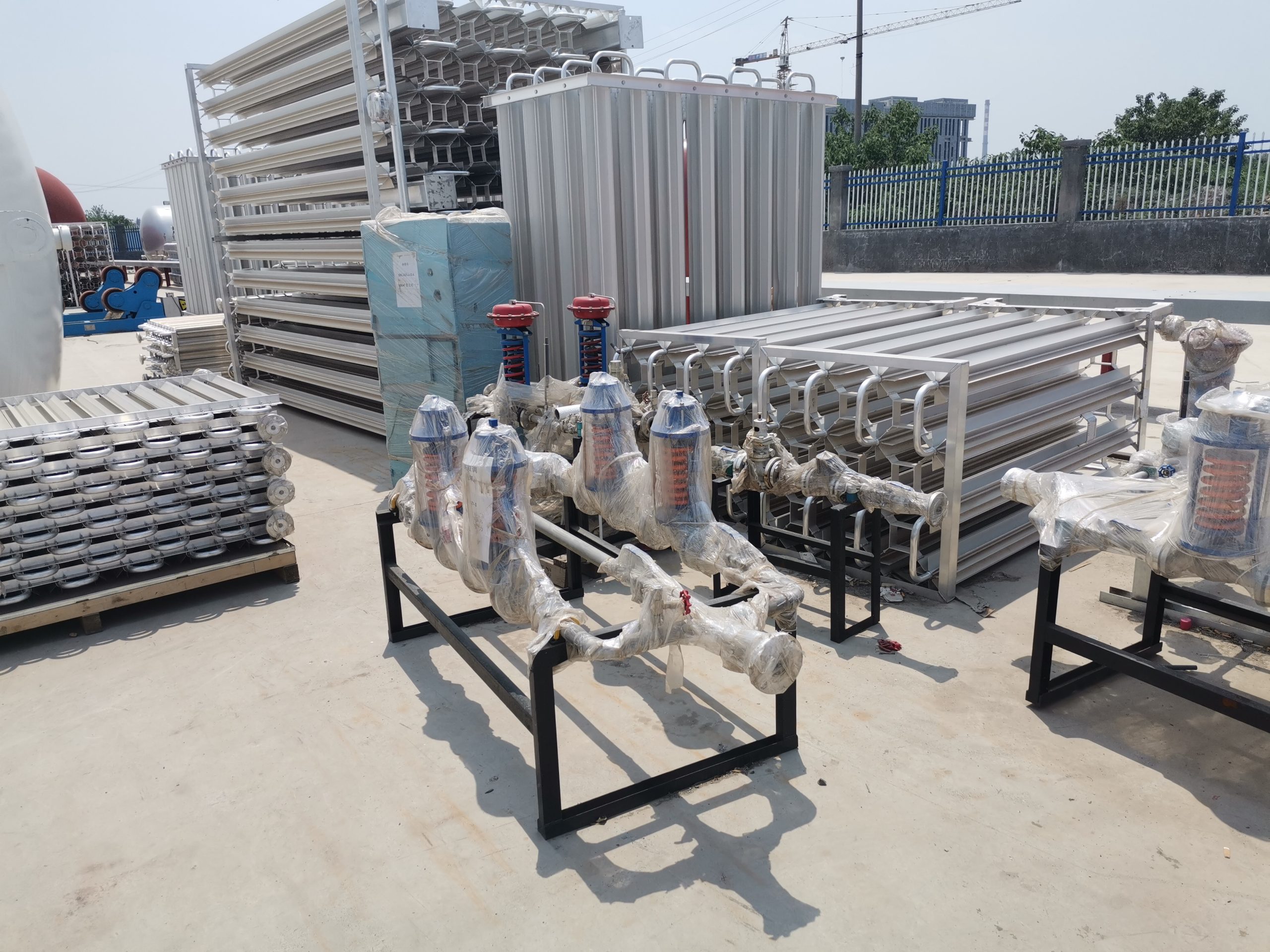 Մենեսցեստրոնային ավազի մեկուսացումը տեխնոլոգիա է, որն օգտագործում է մարգարիտ ավազ (կոչվում է նաեւ միկրոբներ կամ միկրոբե նյութ) որպես ջերմամեկուսիչ նյութեր: