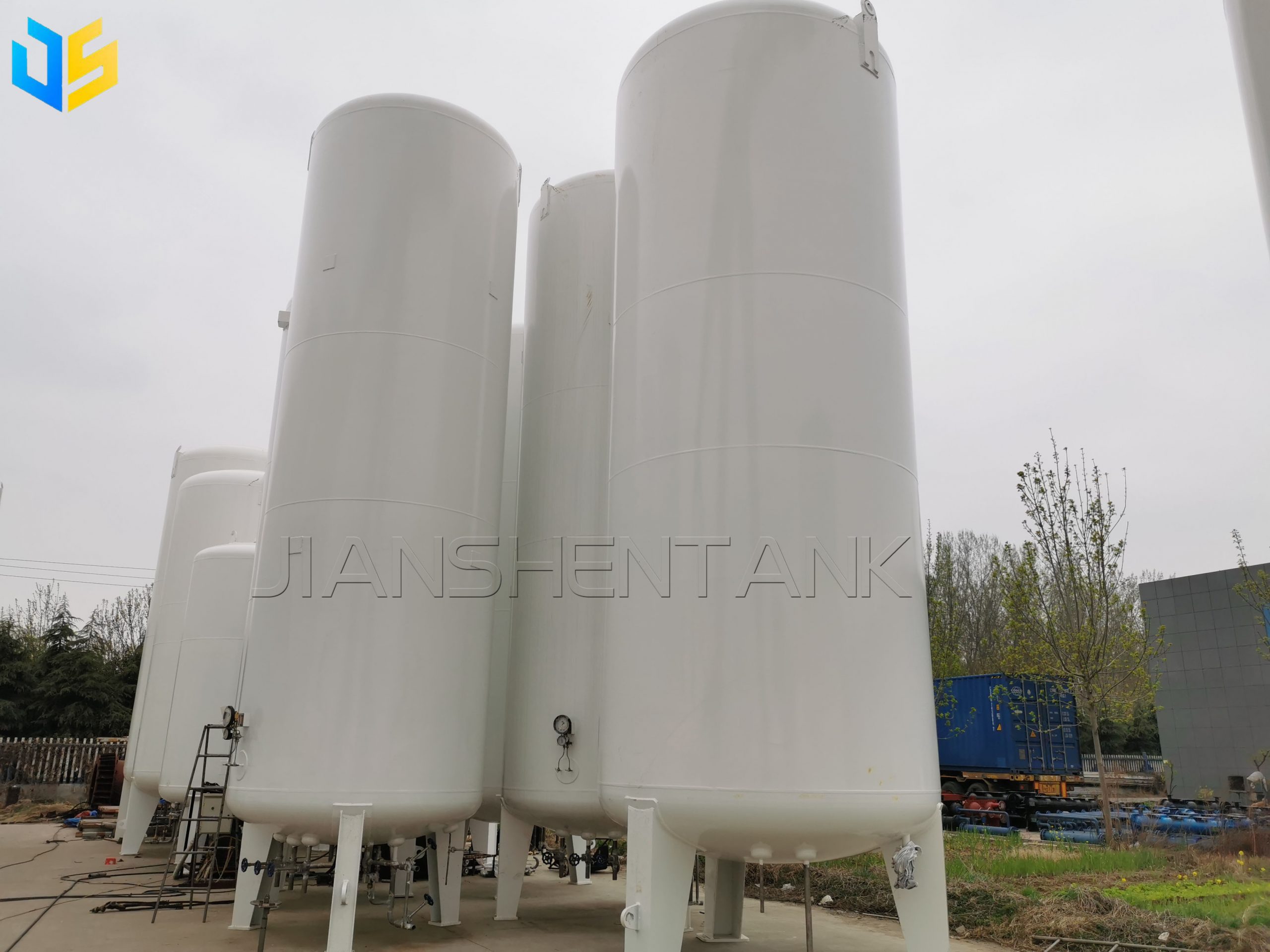 Natural gas storage tank container