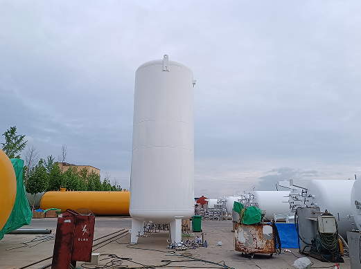 LNG storage tank main vaporizer and buffer tank gas enters the metering section