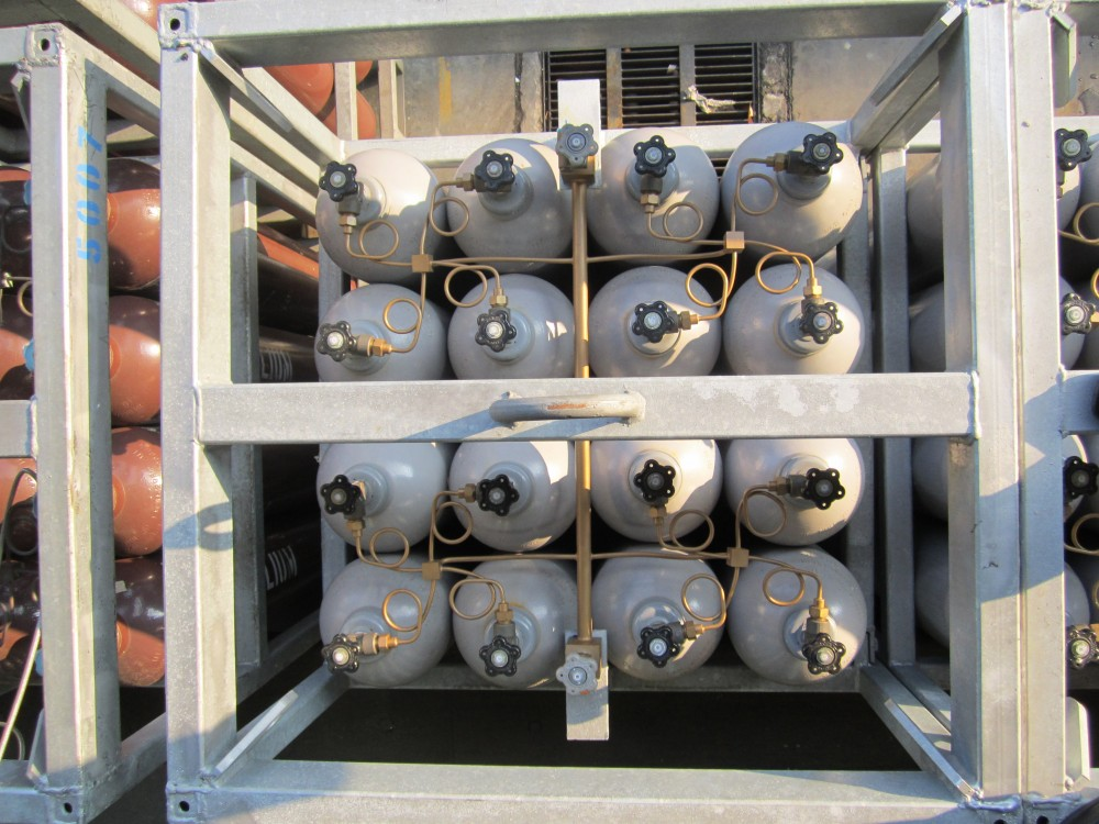 Cryogenic industrial gas cylinder integrated rack