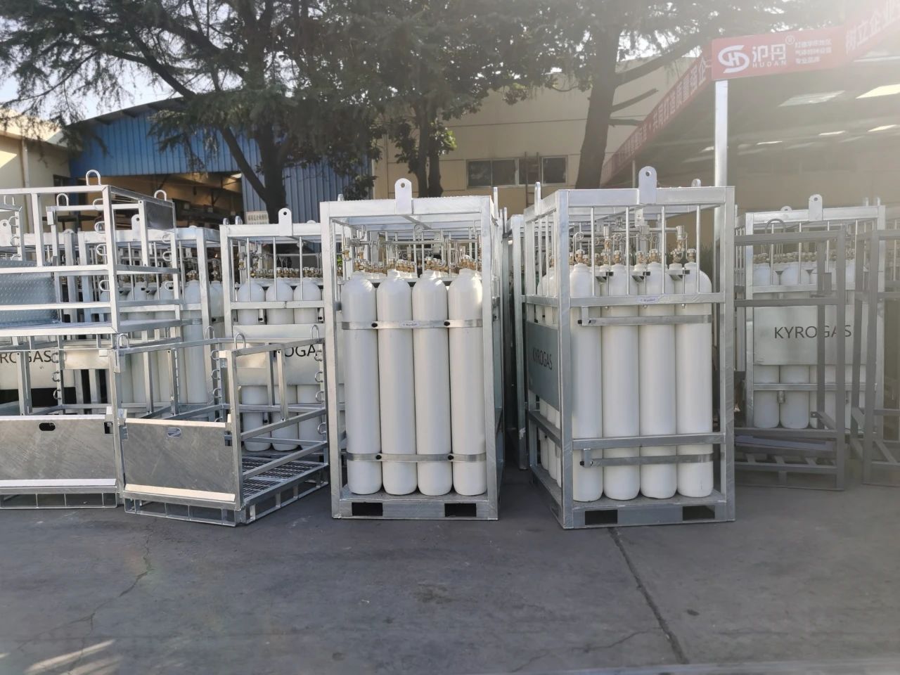 Gas cylinder container