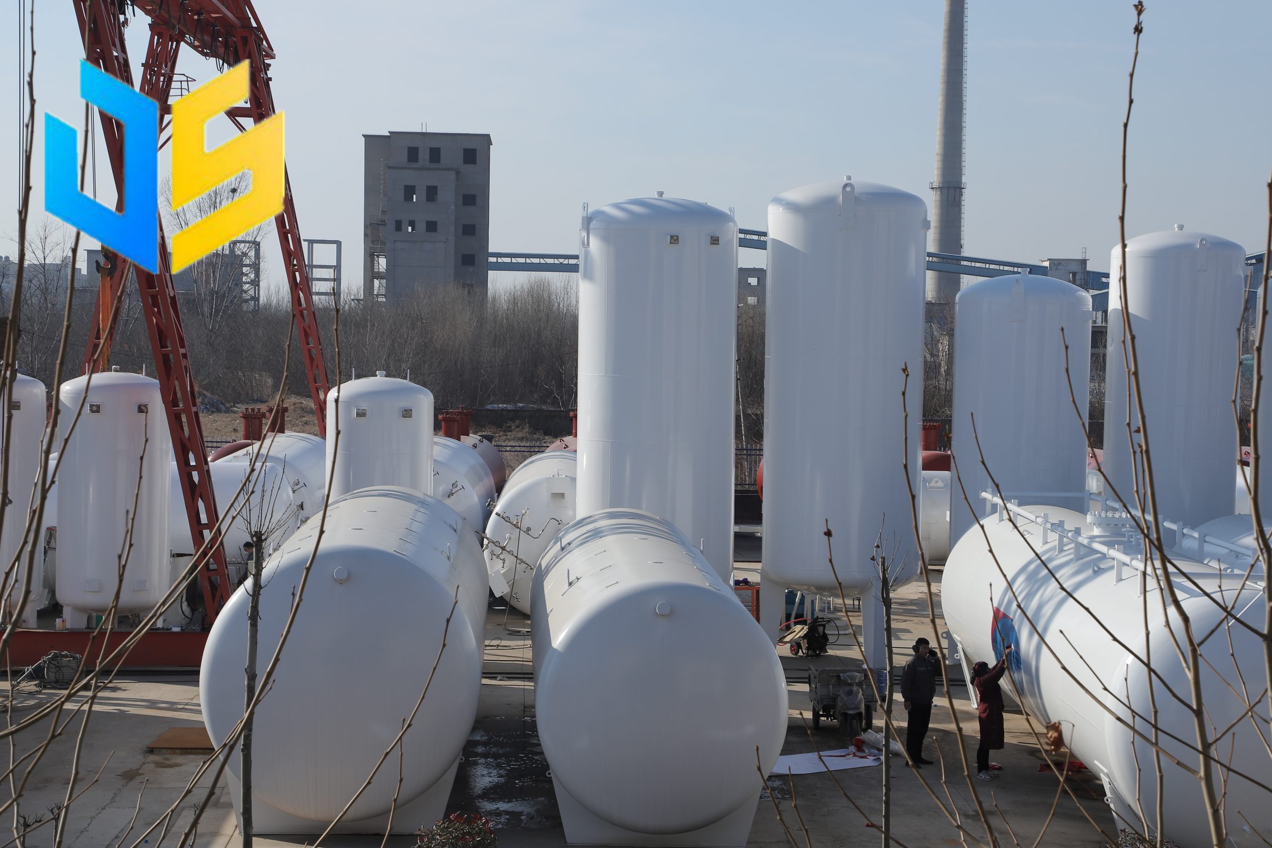 LNG cryogenic tanks from 5 cubic meters to 200 cubic meters