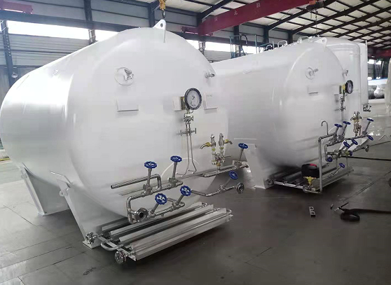 Cryogenic storage tanks